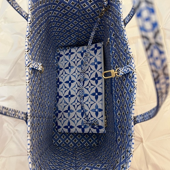 NIB Louis Vuitton Neverfull MM By The Pool Blue 2023 M22979 With Pouch - Picture 12 of 15